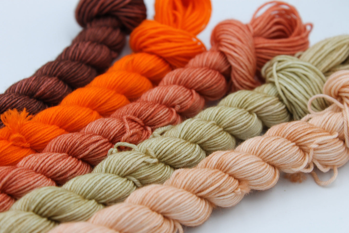 Shades Nutmeg Sock 75% SuperWash Merino and 25 Nylon 5x20g