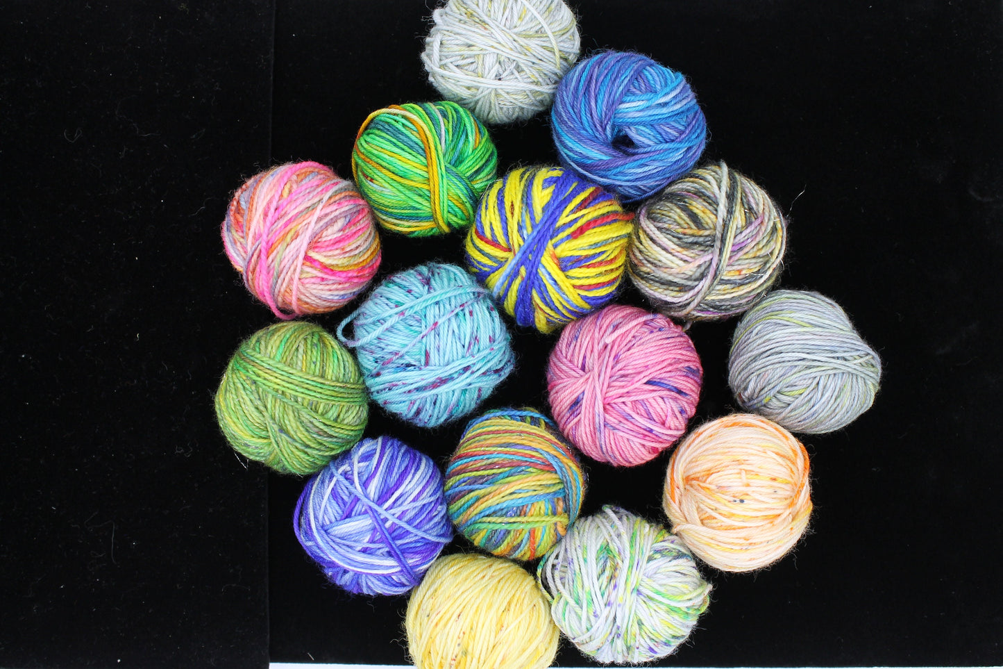 Pink Bear and Jemimas Mystery Blanket Balls Premium Sock SuperWash Wool 12 x 10g, Paw Wound