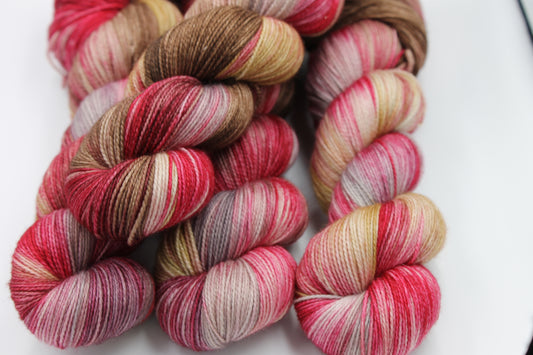 Sparkling Robin Sock Skein 75% Superwash Merino 20% Nylon 5% Silver Stellina