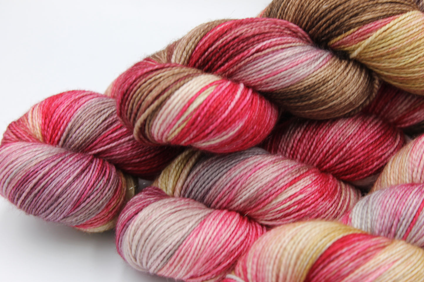 Sparkling Robin Sock Skein 75% Superwash Merino 20% Nylon 5% Silver Stellina