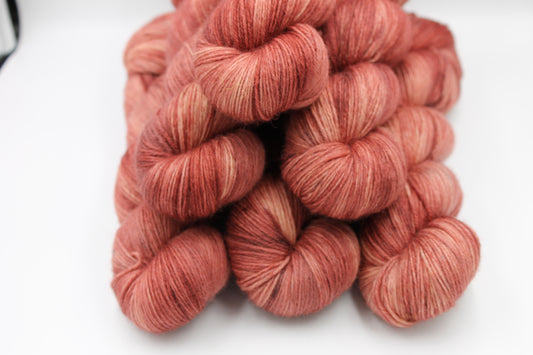 Sanguine dust Non Superwash 100% Blue Faced Leicester 100g
