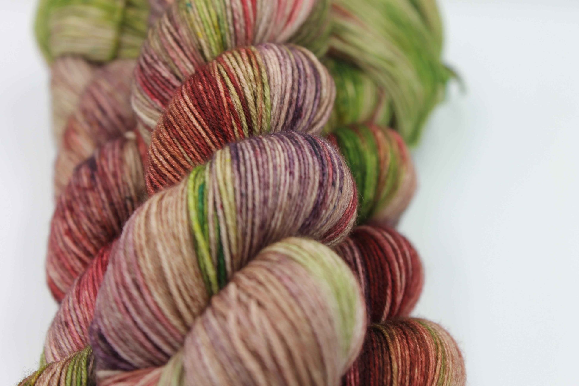 Unruly Rose Sock Skein 100g Hand Dyed Merino Nylon Yarn 75% SuperWash Merino 25% Nylon