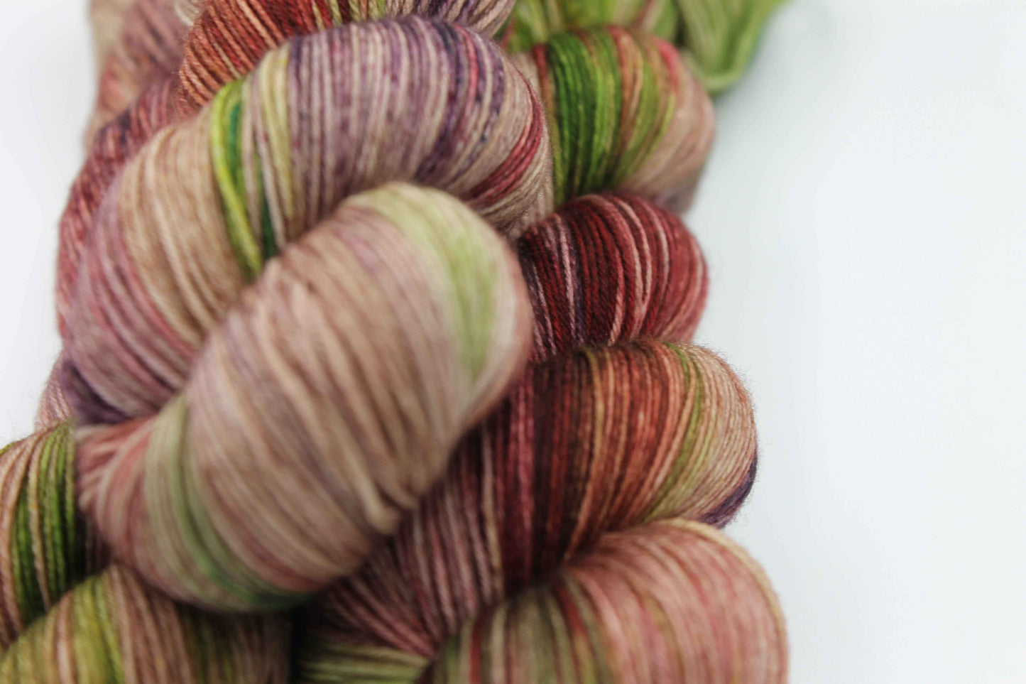 Unruly Rose Sock Skein 100g Hand Dyed Merino Nylon Yarn 75% SuperWash Merino 25% Nylon