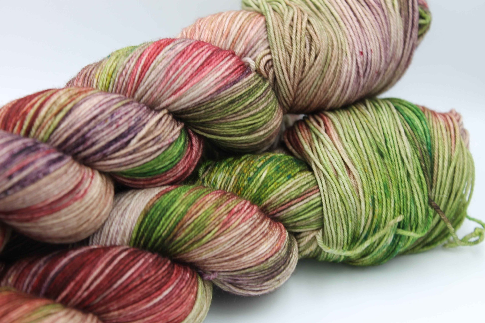 Unruly Rose Sock Skein 100g Hand Dyed Merino Nylon Yarn 75% SuperWash Merino 25% Nylon