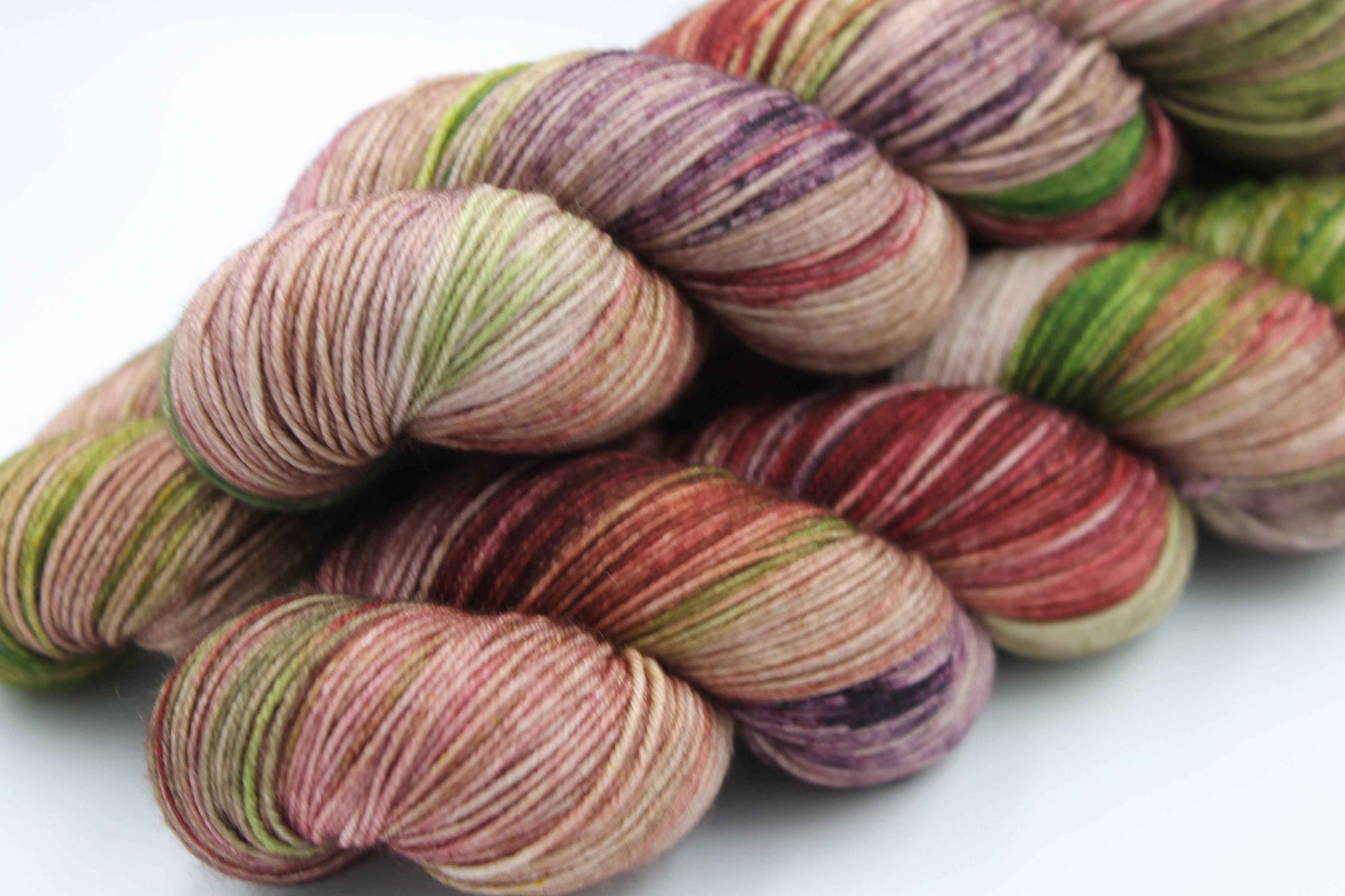 Unruly Rose Sock Skein 100g Hand Dyed Merino Nylon Yarn 75% SuperWash Merino 25% Nylon