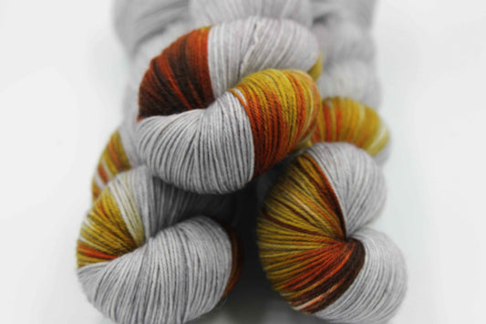 Amber Fog Assigned Pooling Sock Skein 100g Hand Dyed Merino Nylon Yarn 75% SuperWash Merino 25% Nylon