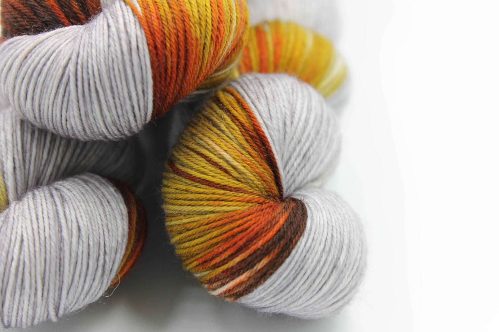Amber Fog Assigned Pooling Sock Skein 100g Hand Dyed Merino Nylon Yarn 75% SuperWash Merino 25% Nylon