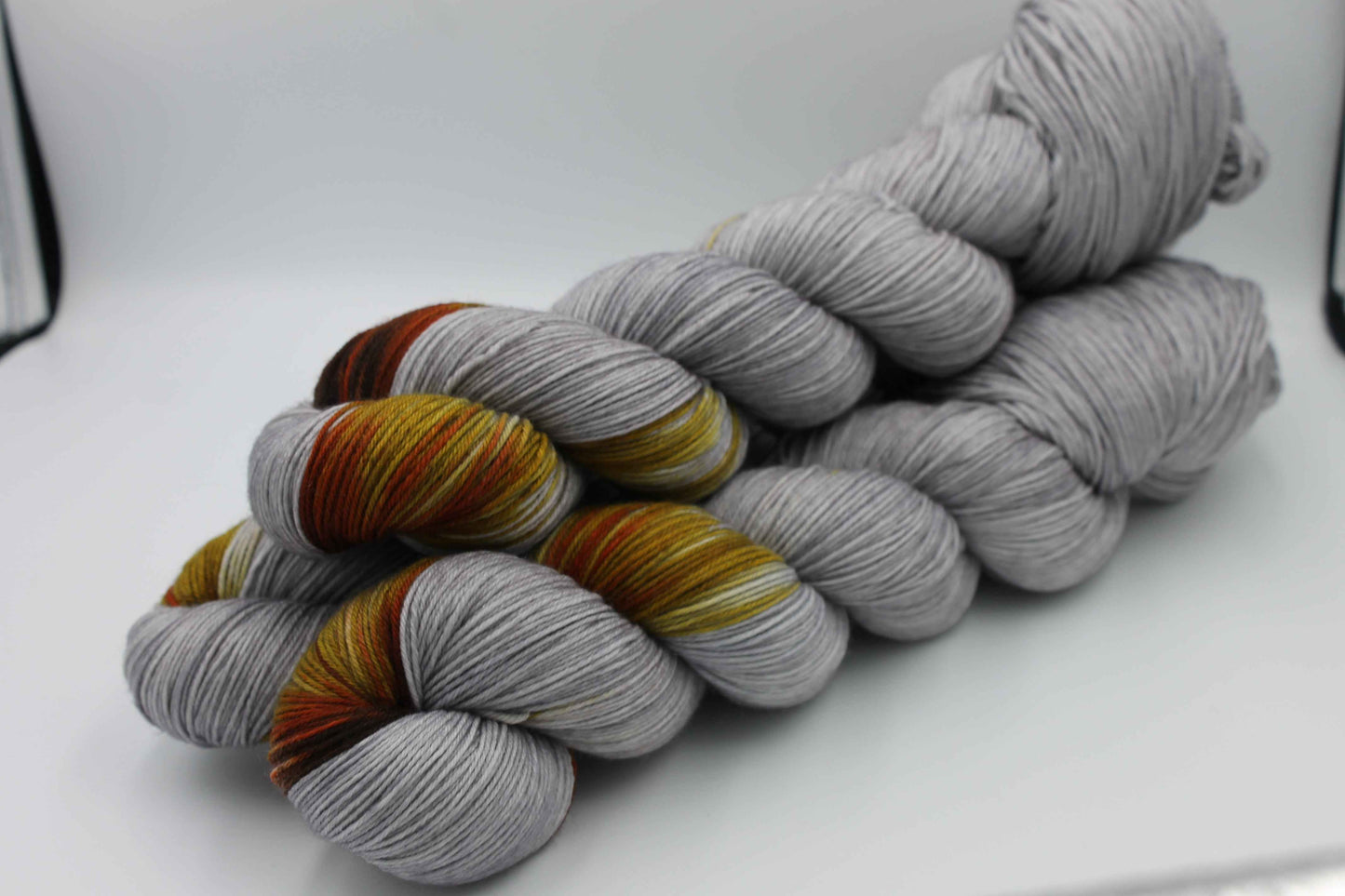 Amber Fog Assigned Pooling Sock Skein 100g Hand Dyed Merino Nylon Yarn 75% SuperWash Merino 25% Nylon