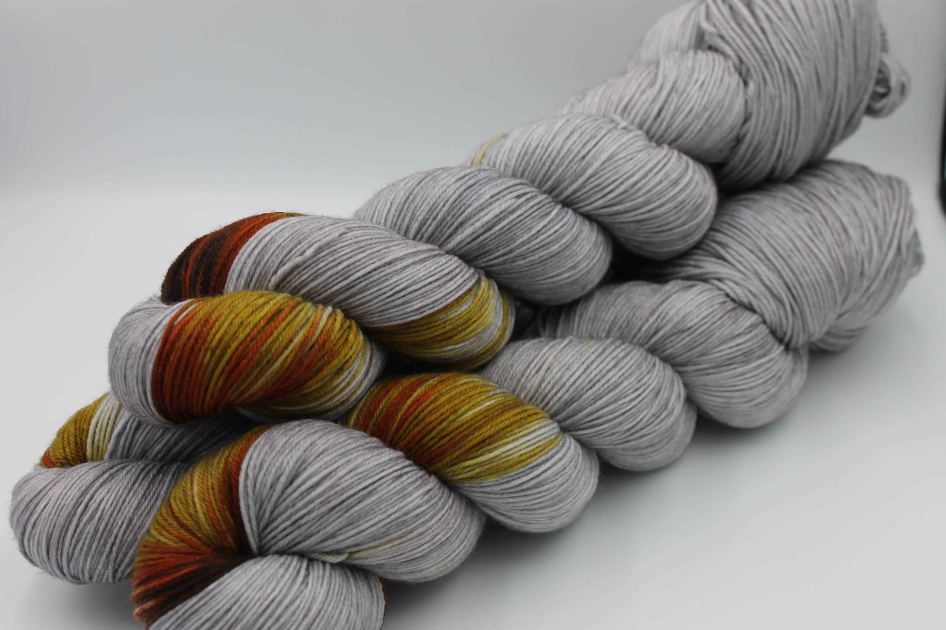 Amber Fog Assigned Pooling Sock Skein 100g Hand Dyed Merino Nylon Yarn 75% SuperWash Merino 25% Nylon