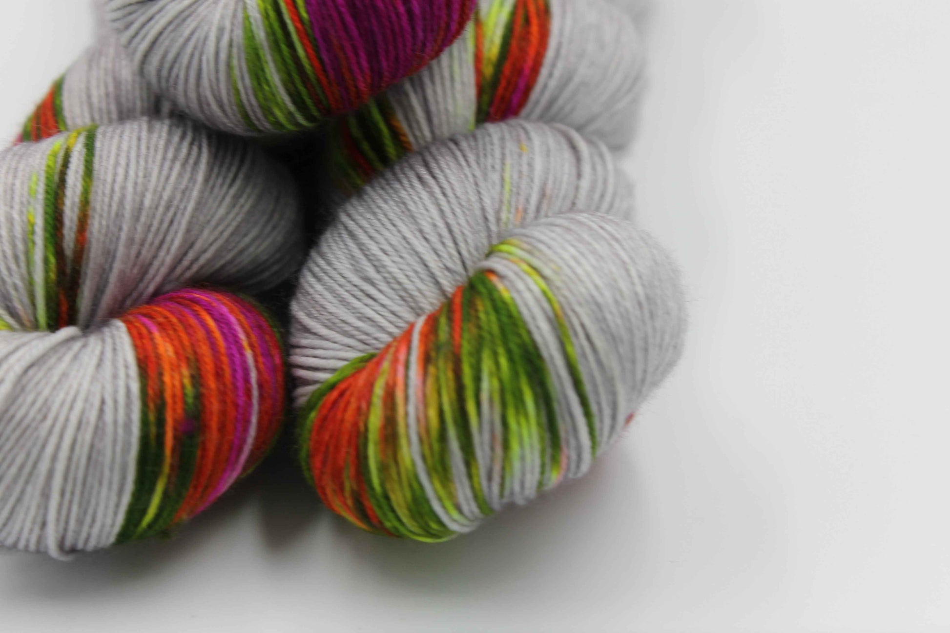 Misty Carnival Assigned Pooling Sock Skein 100g Hand Dyed Merino Nylon Yarn 75% SuperWash Merino 25% Nylon