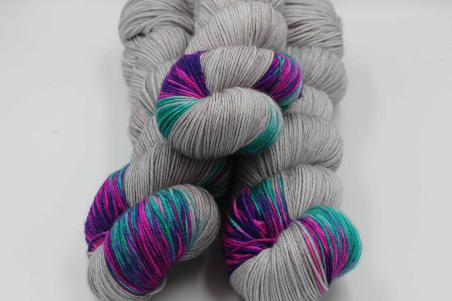 Cloudy Iris Assigned Pooling Sock Skein 100g Hand Dyed Merino Nylon Yarn 75% SuperWash Merino 25% Nylon