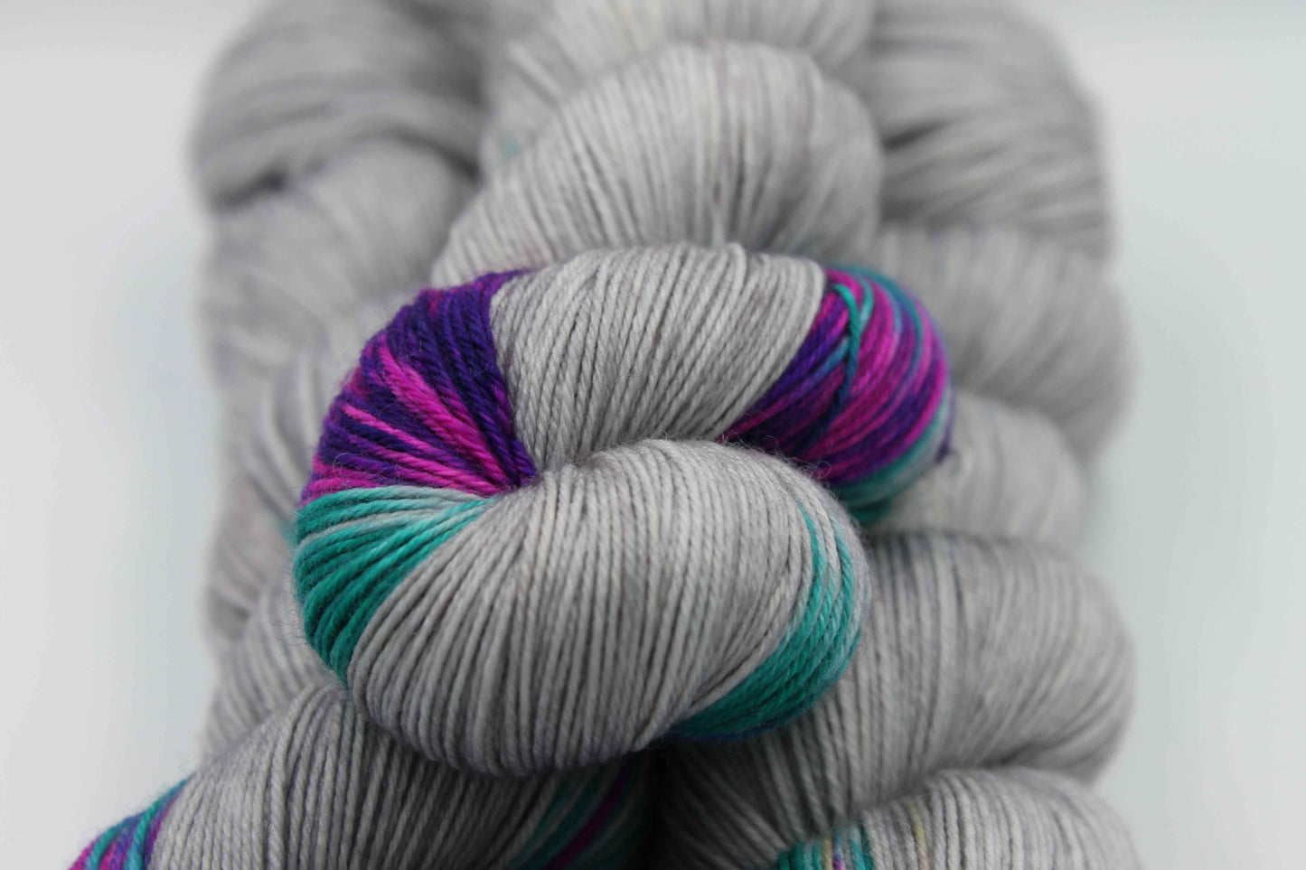 Cloudy Iris Assigned Pooling Sock Skein 100g Hand Dyed Merino Nylon Yarn 75% SuperWash Merino 25% Nylon