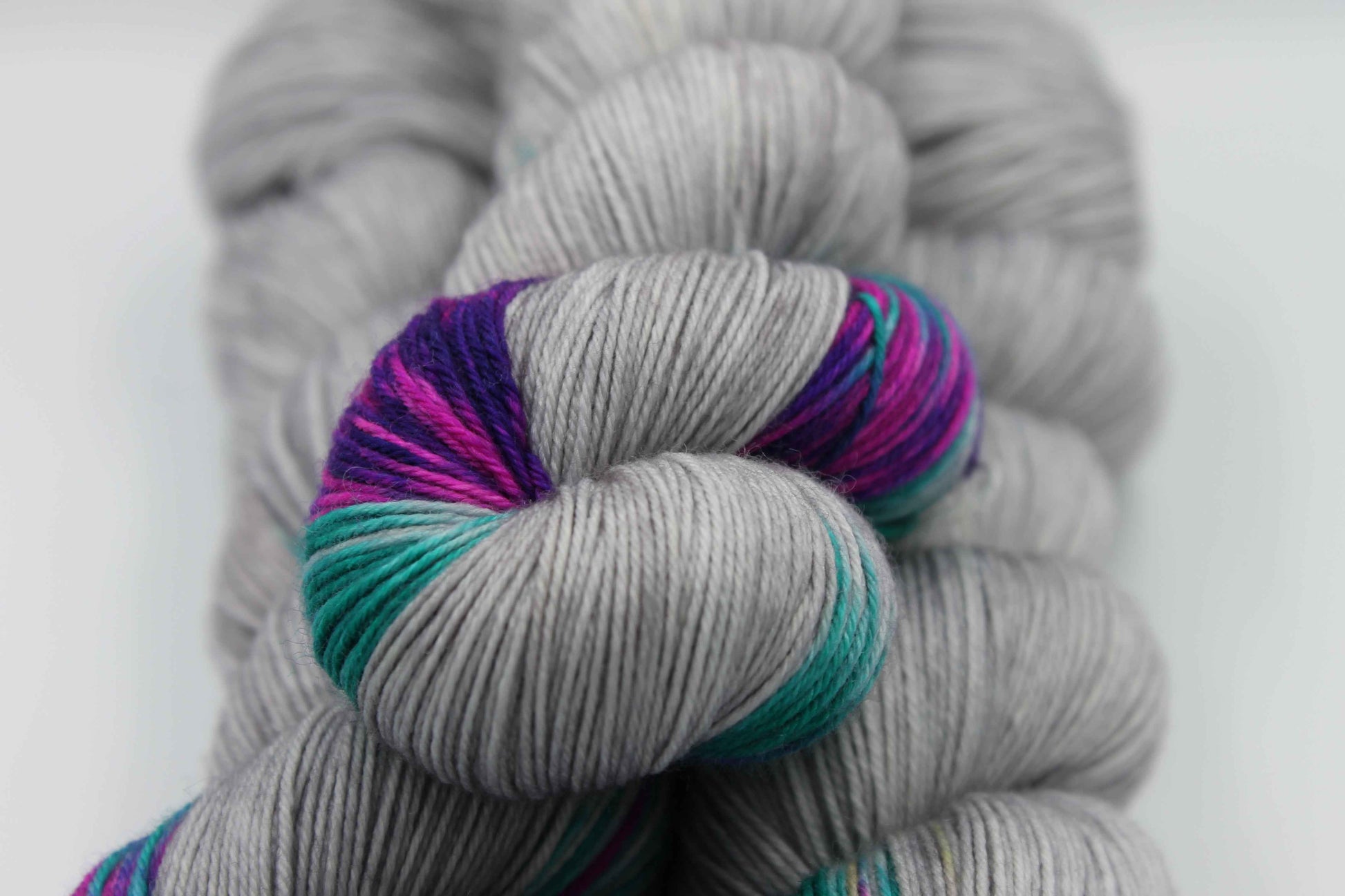 Cloudy Iris Assigned Pooling Sock Skein 100g Hand Dyed Merino Nylon Yarn 75% SuperWash Merino 25% Nylon