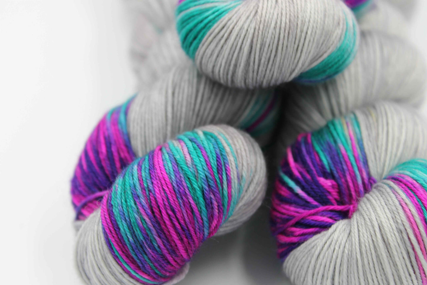 Cloudy Iris Assigned Pooling Sock Skein 100g Hand Dyed Merino Nylon Yarn 75% SuperWash Merino 25% Nylon