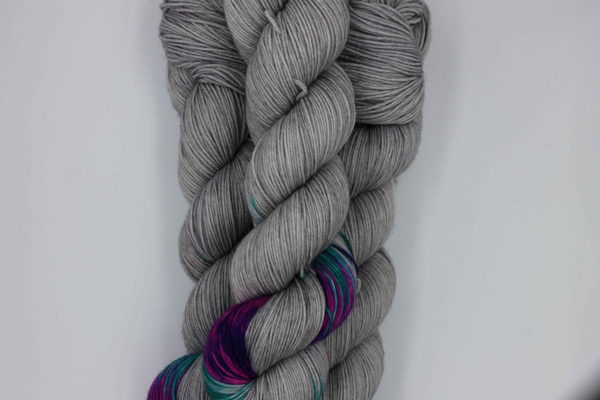 Cloudy Iris Assigned Pooling Sock Skein 100g Hand Dyed Merino Nylon Yarn 75% SuperWash Merino 25% Nylon