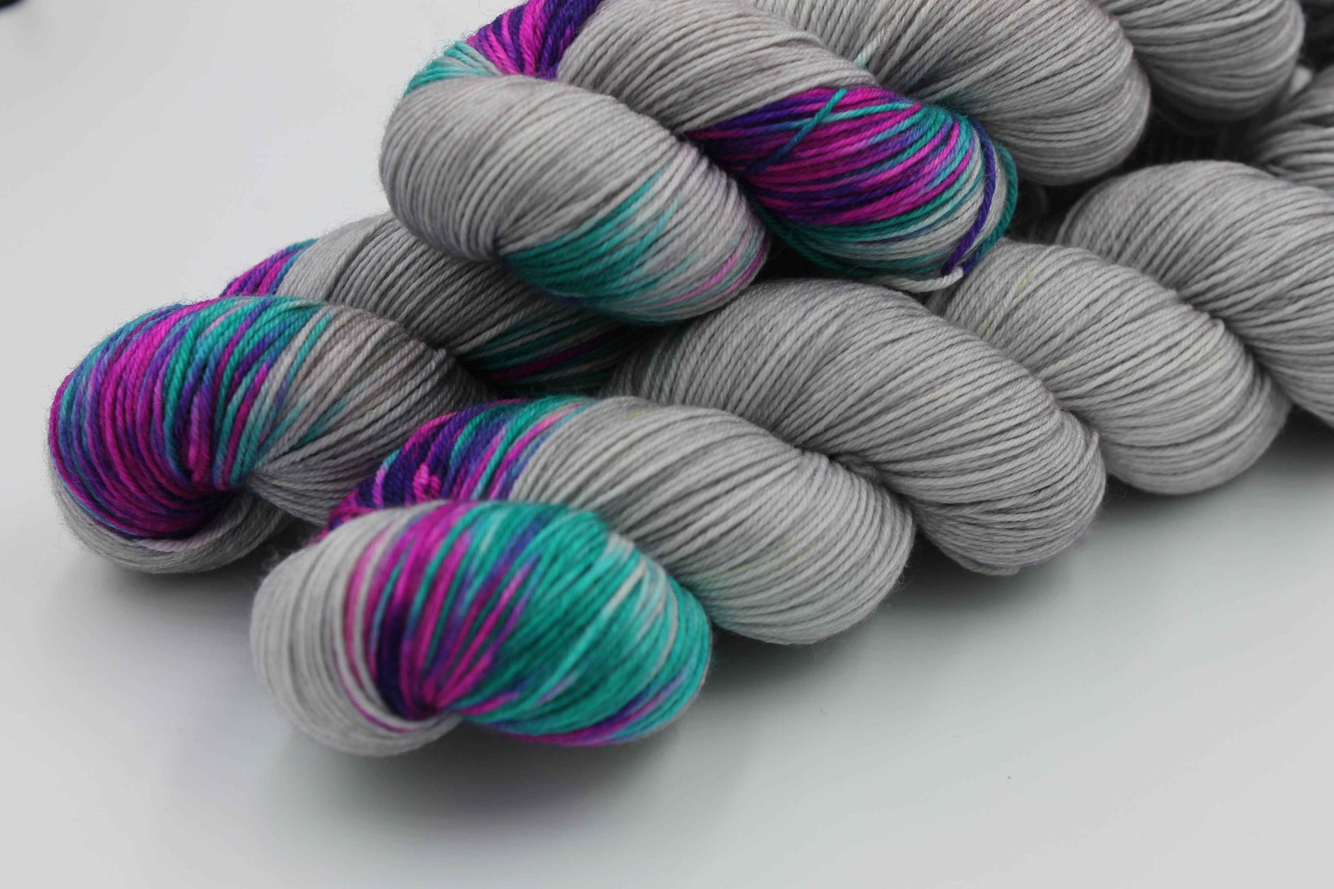 Cloudy Iris Assigned Pooling Sock Skein 100g Hand Dyed Merino Nylon Yarn 75% SuperWash Merino 25% Nylon