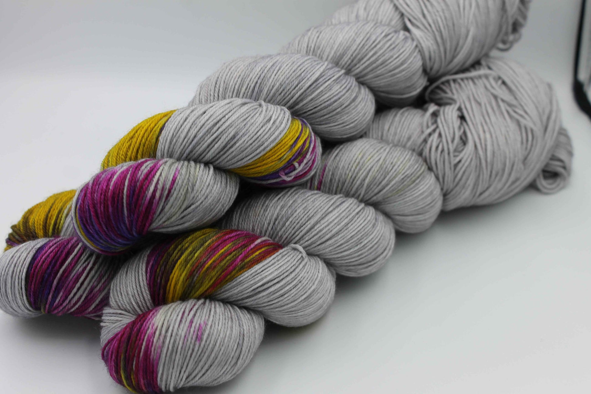 Hearth Glow Haze Assigned Pooling Sock Skein 100g Hand Dyed Merino Nylon Yarn 75% SuperWash Merino 25% Nylon