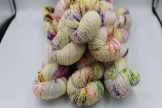 Spring Violets Sock Skein 75% SuperWash Merino 25% Nylon Hand Dyed Merino Nylon Yarn 100g