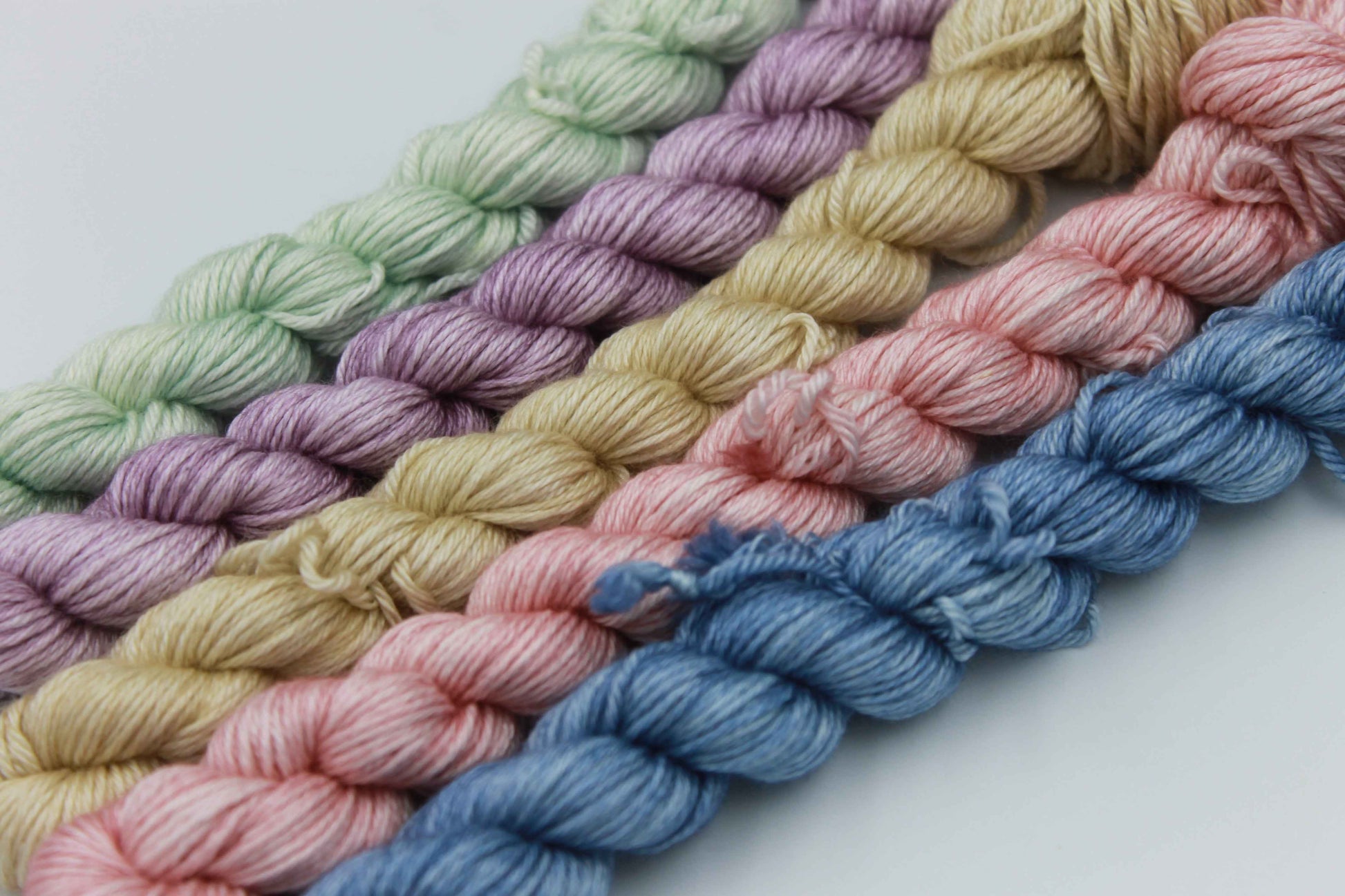 Chatsworth Medley Sock Yarn - 50% SuperWash Merino and 50% Silk (5x20g)