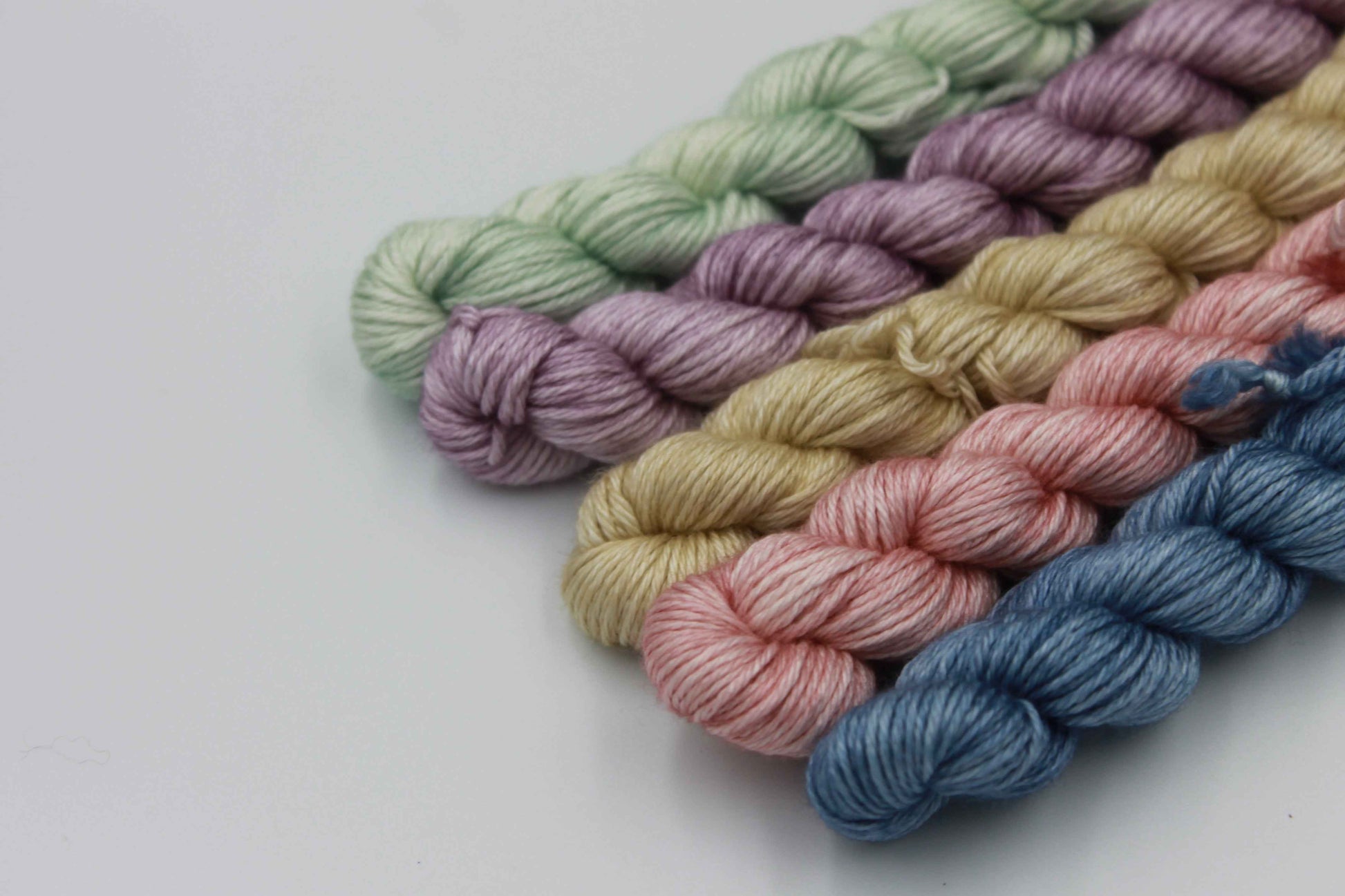Chatsworth Medley Sock Yarn - 50% SuperWash Merino and 50% Silk (5x20g)